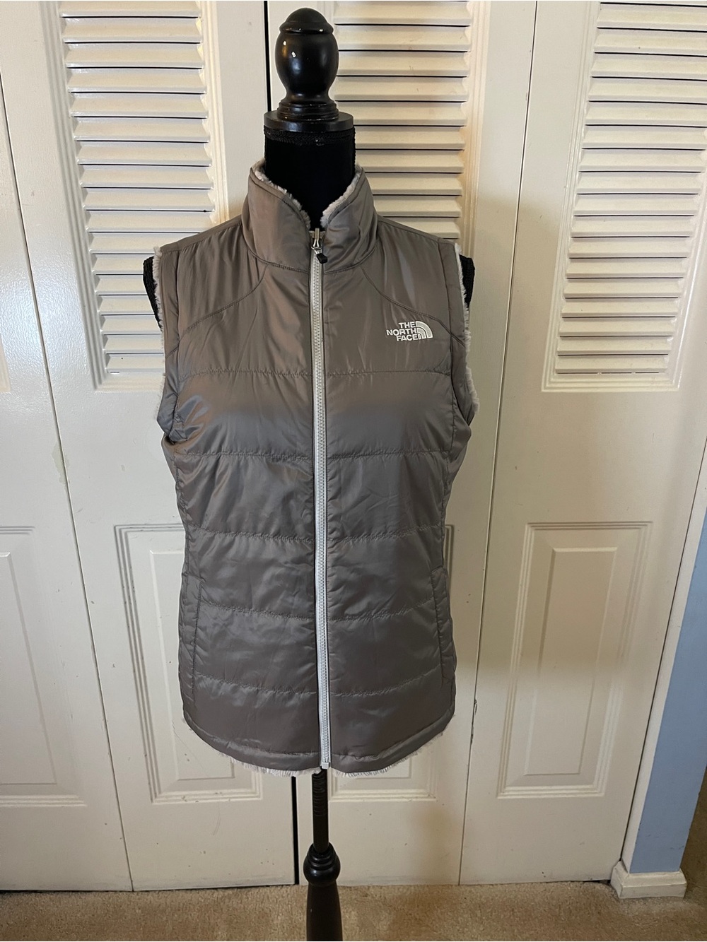 The North Face Women's Light Gray Insulated Puffer Vest